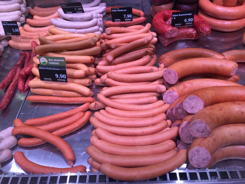 charcuterie-GREOLIERES-min_sausages_meat_butchery-1069321